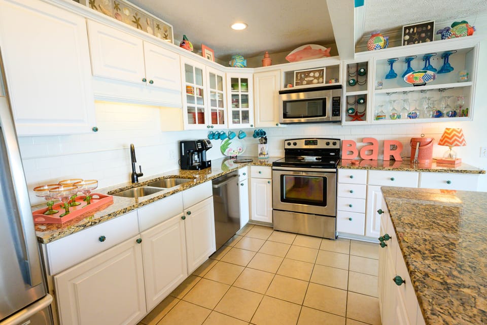 kitchen w microwave; kuerig carafe & single combo Bar area w ice bucket/glasses 