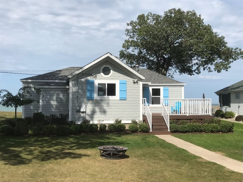Road side view of cottage