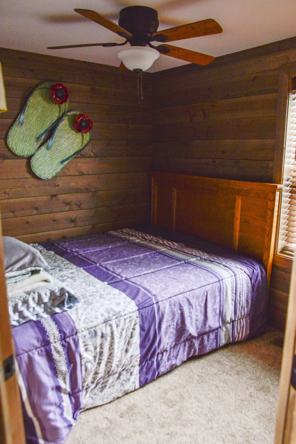 Queen size bed - all bedrooms have ceiling fans