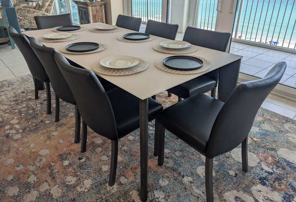 Plenty of room for everyone to eat together.
