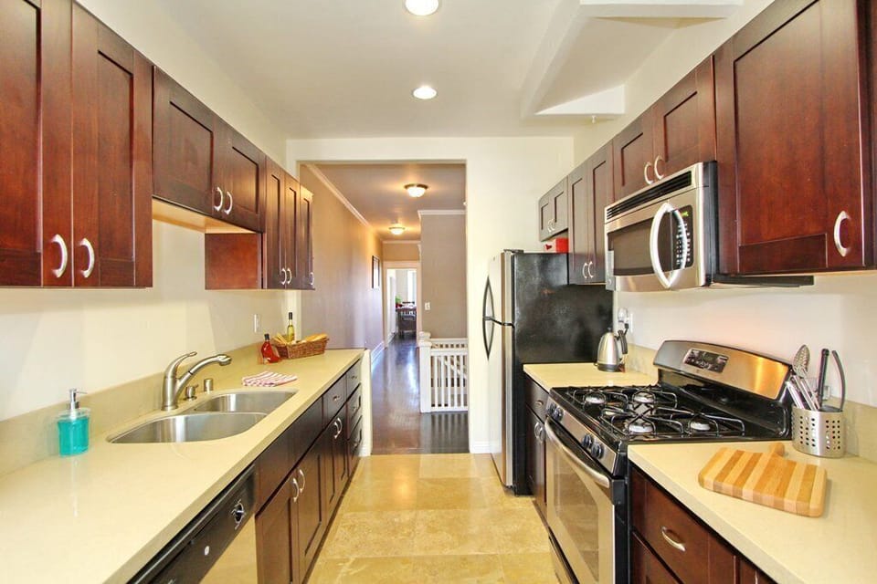 Gally syle fully equipped kitchen.  Perfect for all your cooking needs.