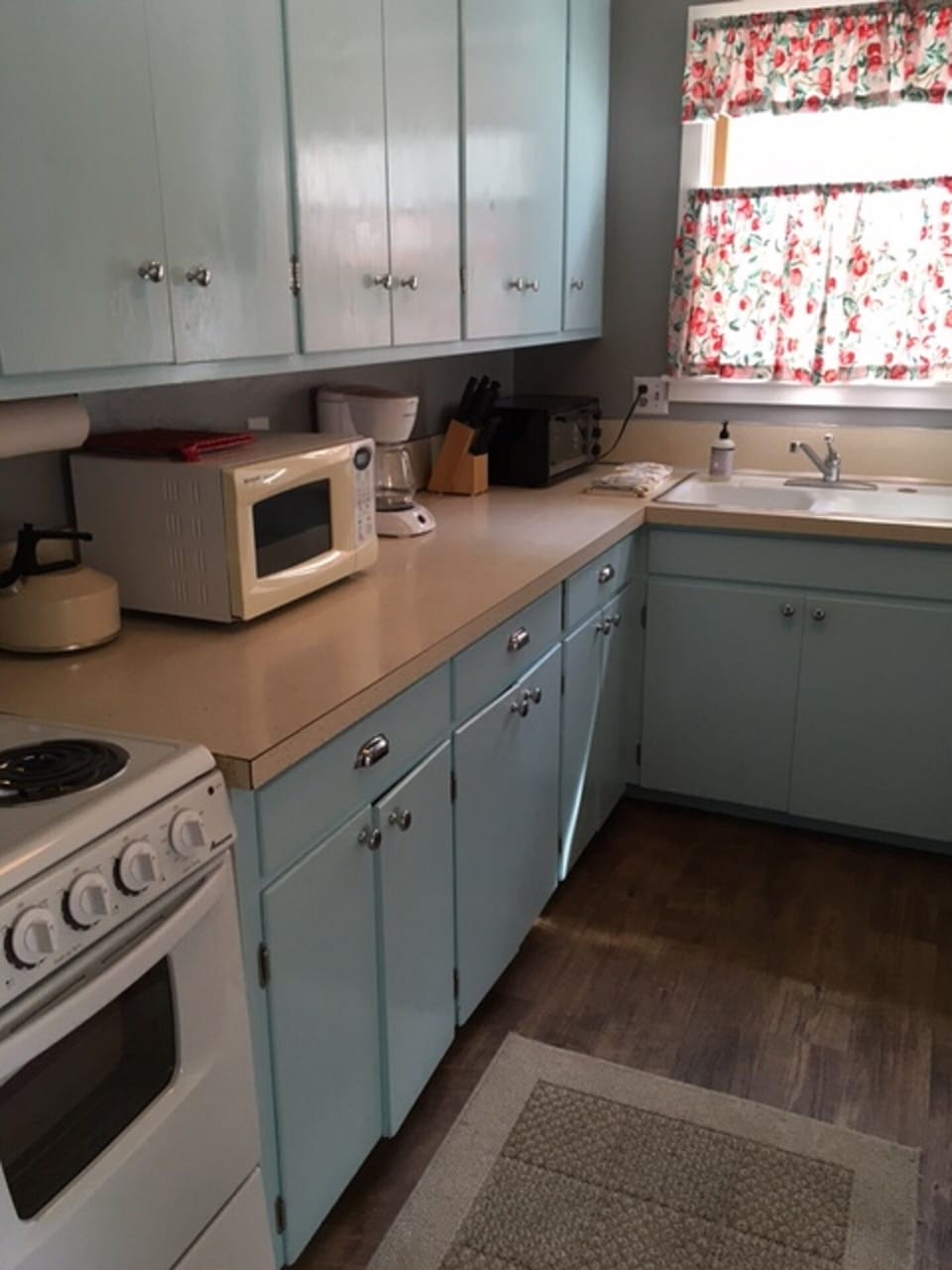 Harbor House Guest Cottage - Kitchen