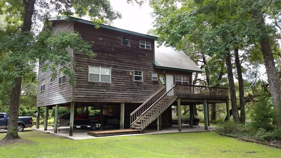 Side View of house entering the property from the road