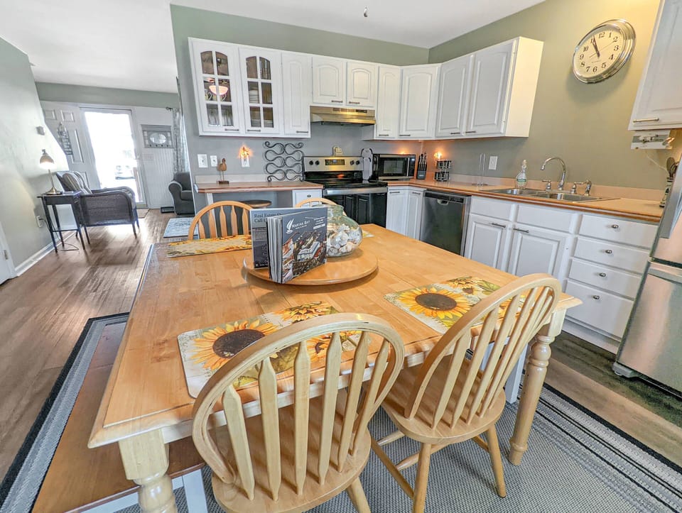 Dining Area / Kitchen