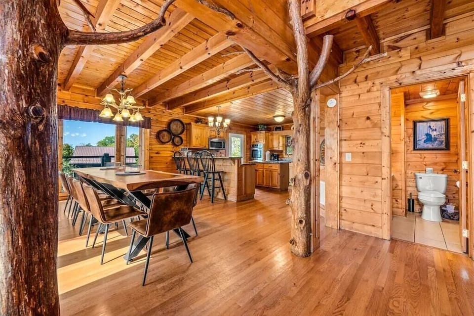 Rocky Top Lodge's open living space