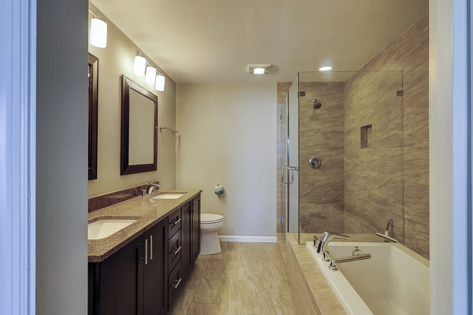 1st  Level Main Bathroom