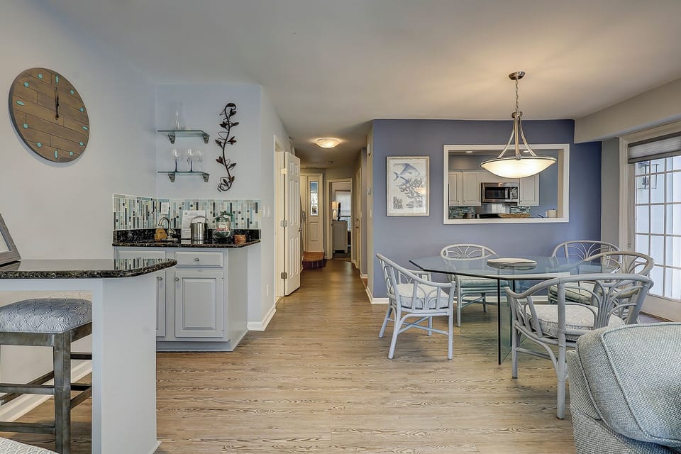 Dining Area/Bar Area