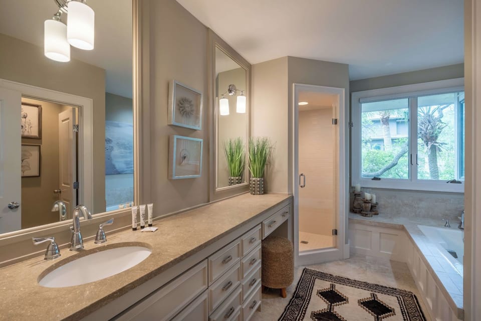 Entry Middle Level - Bathroom