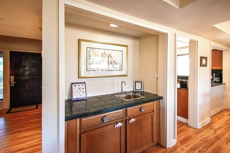 Main Level - Wet Bar