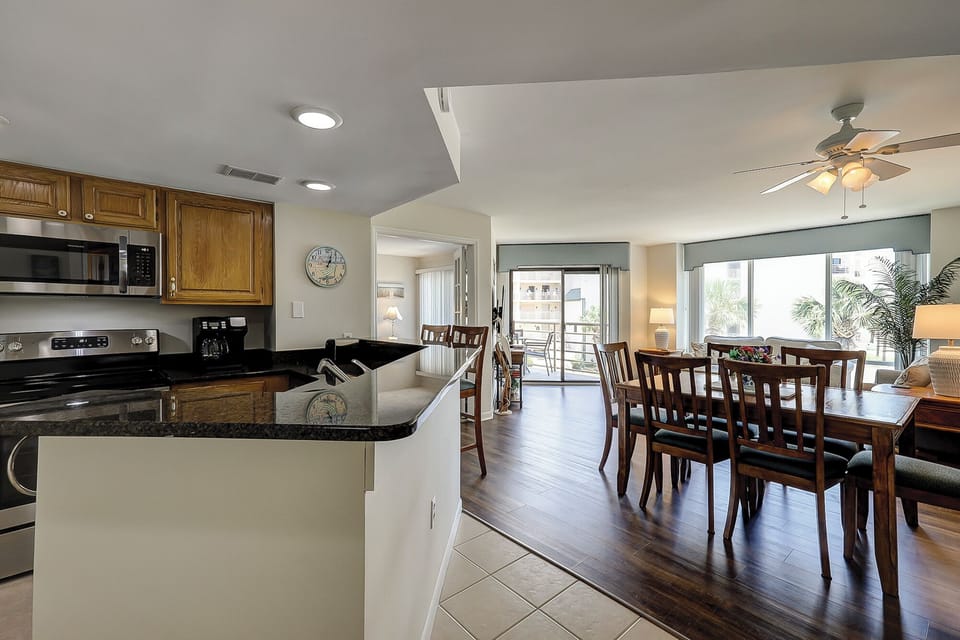 Living/Dining Area