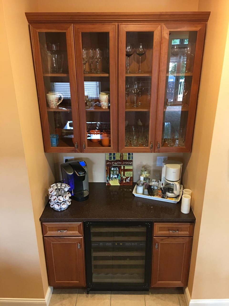 Kitchen coffee bar w Keurig & Krups, coffee grinder, tea pot, drink cooler