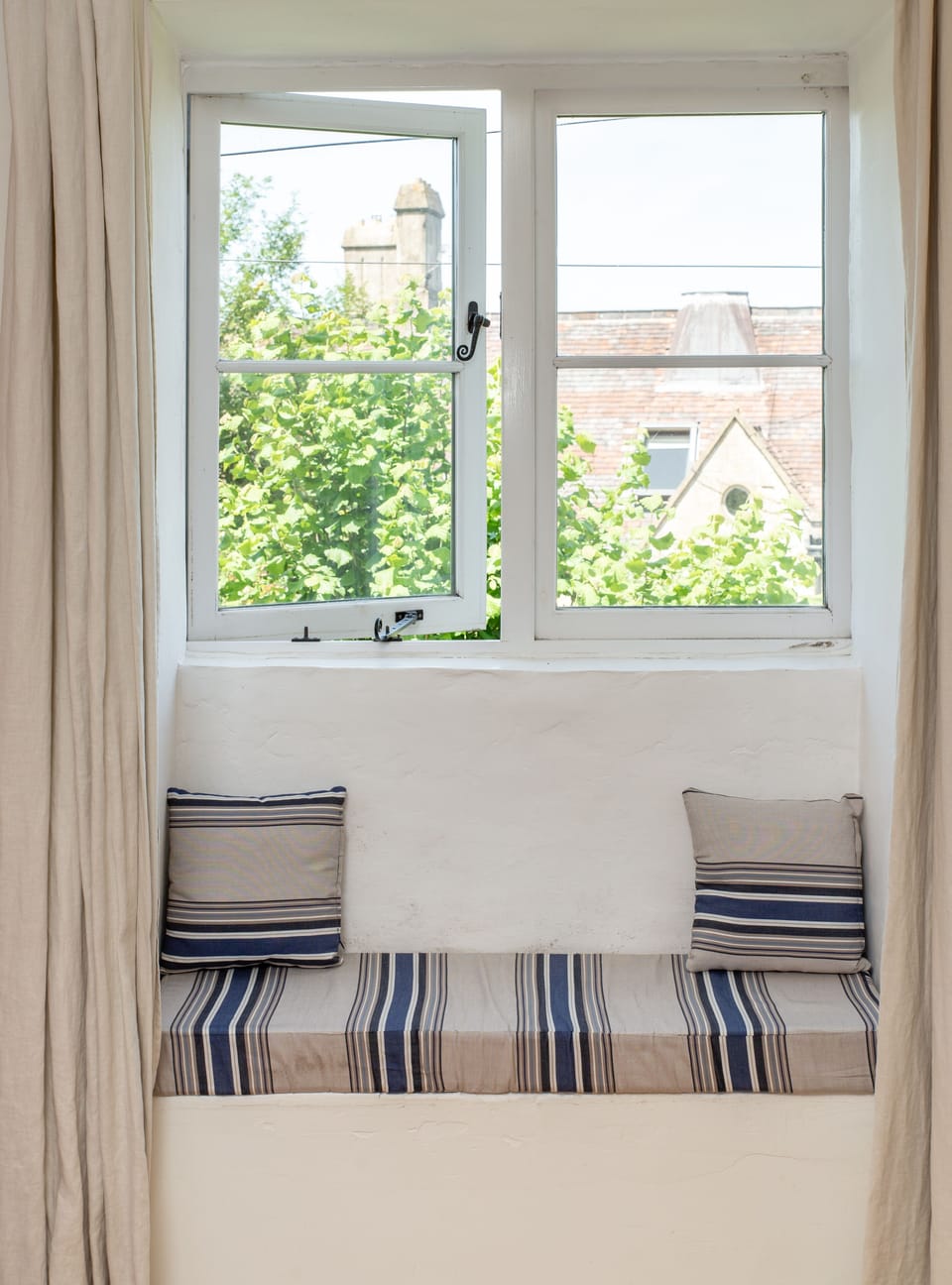 Lounge window seat