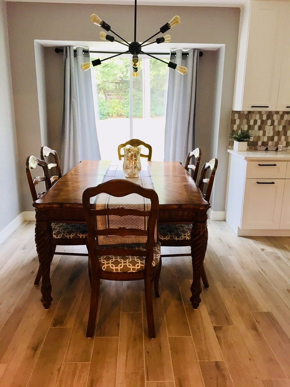 Dining table seats 6.