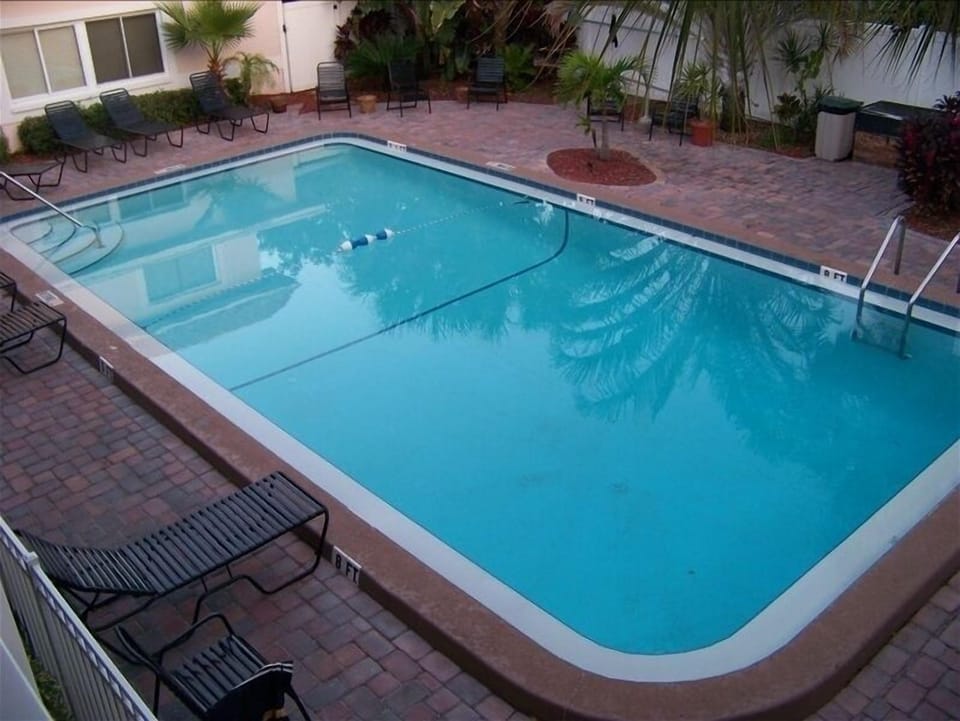  3.5 - 8 ft Swimming Pool