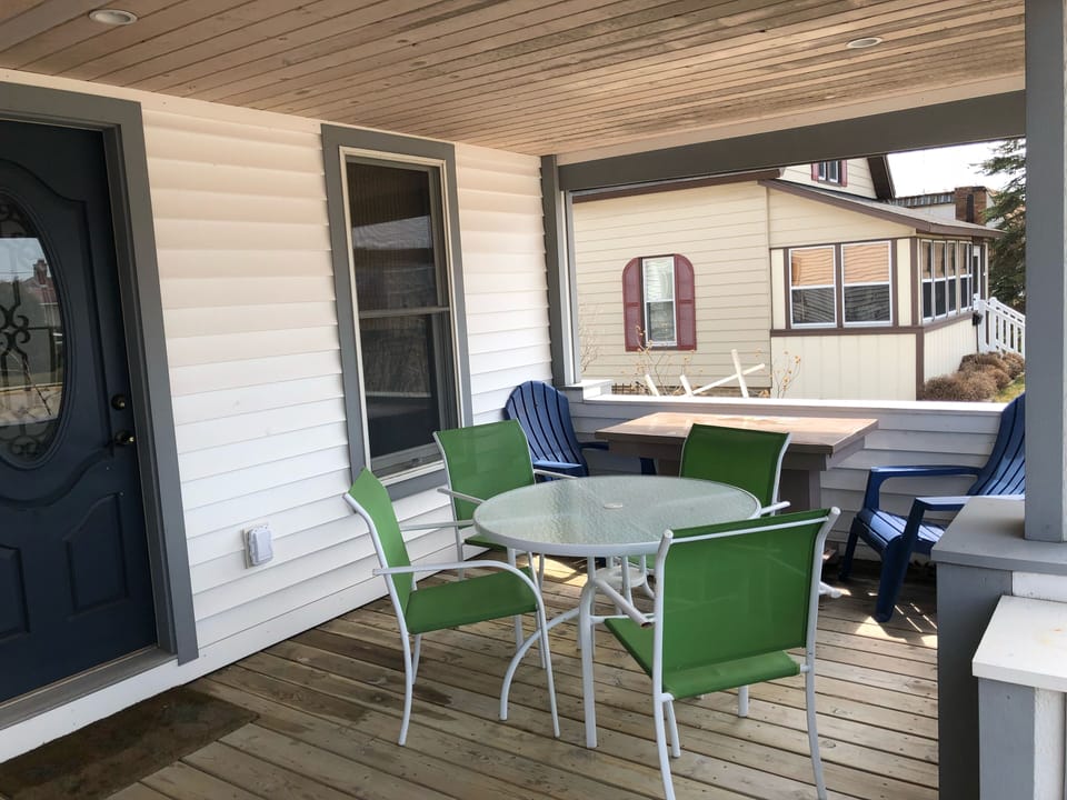 1/2 of front porch