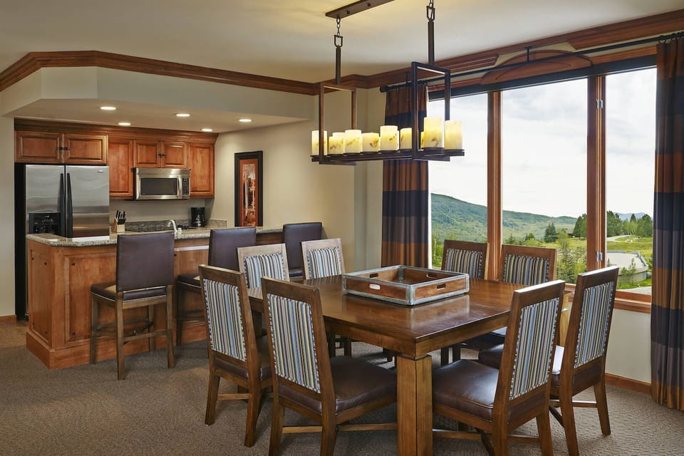 Full Kitchen and Dining Room for 8, plus Bar Seating