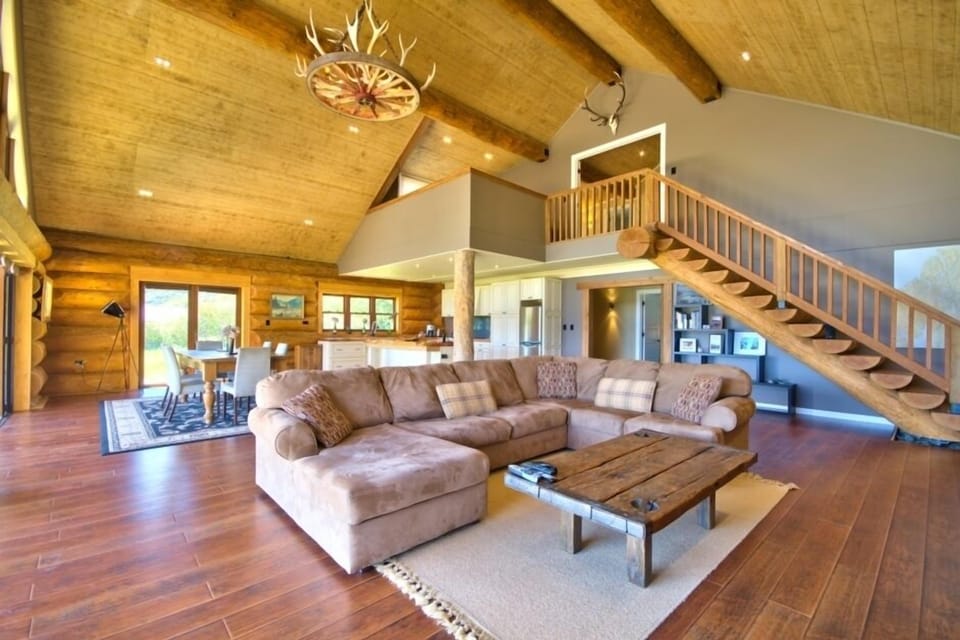 Log House Glenorchy - Lounge, Dining, and Kitchen