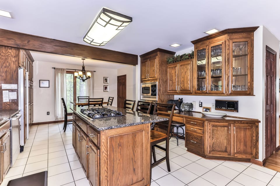 Enjoy your morning coffee and light breakfast around the breakfast bar
