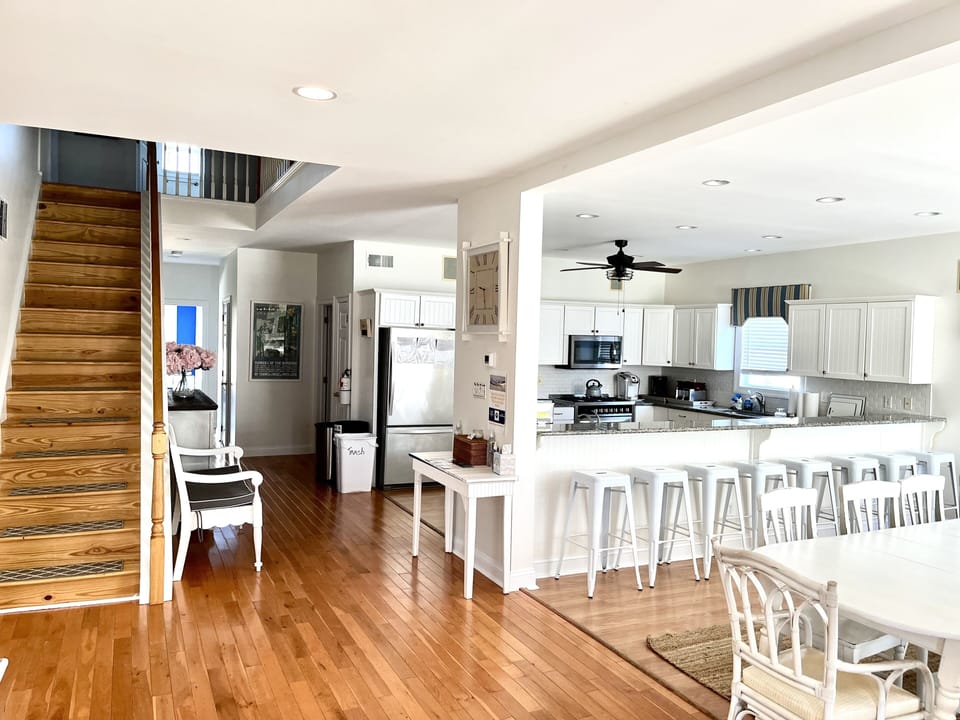 Large floor plan allows for great flow between rooms. 