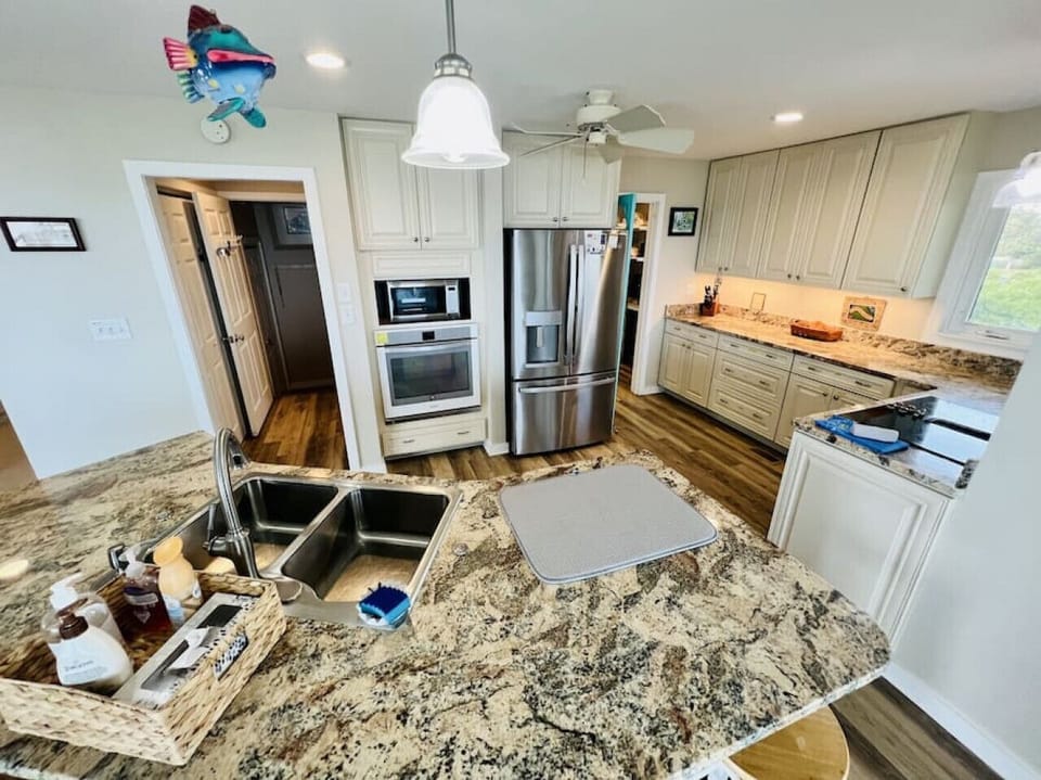 Newly remodeled kitchen.