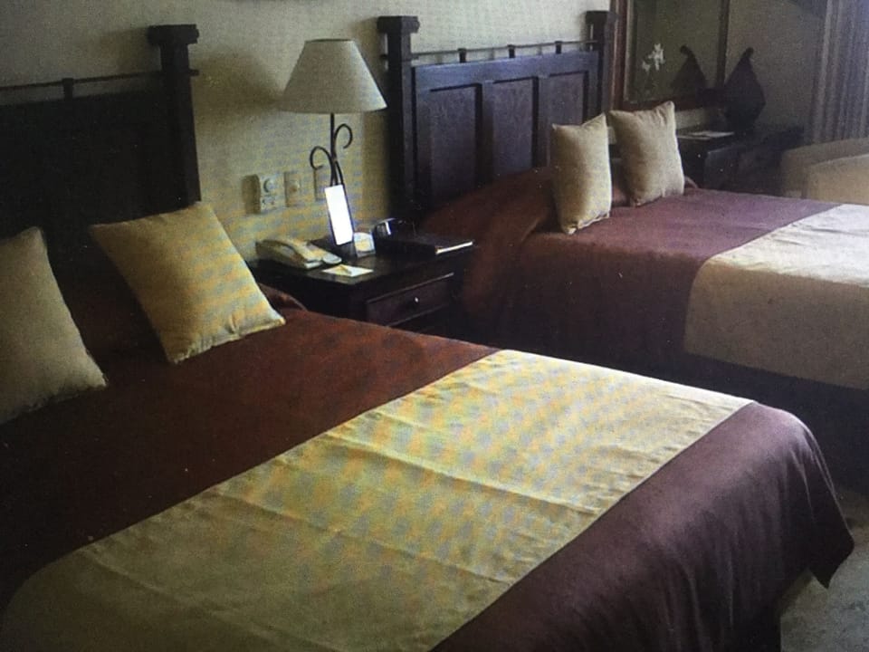 Second Bedroom (2 Queen Beds)