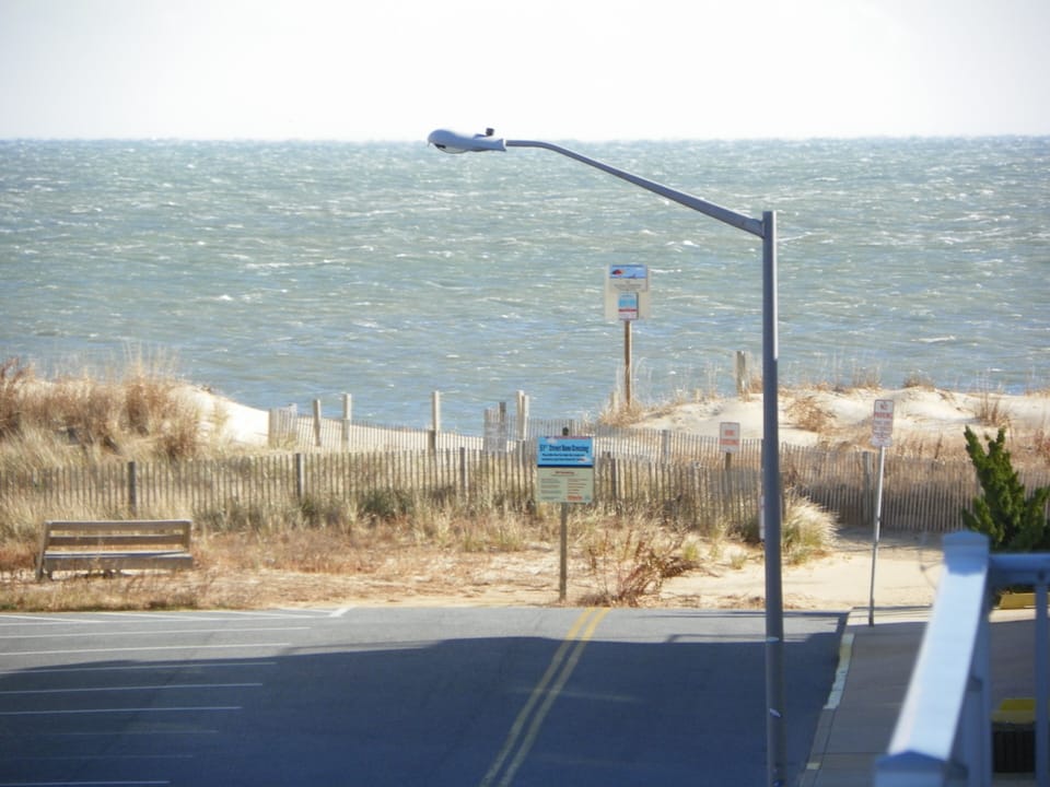1 block walk to the beach.  