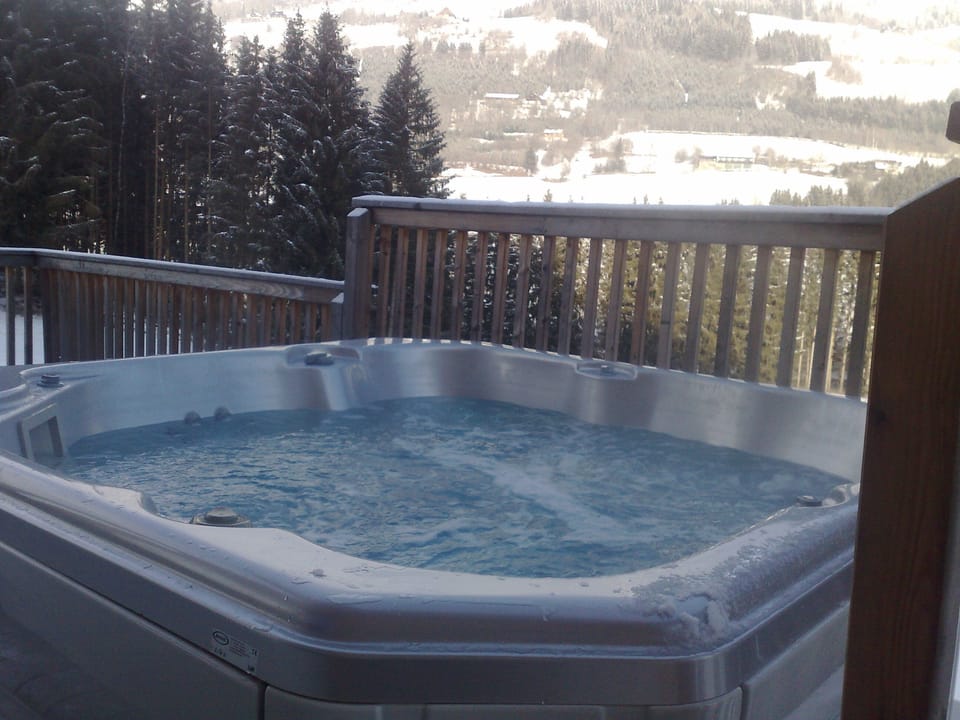 The hot tub on the verandah