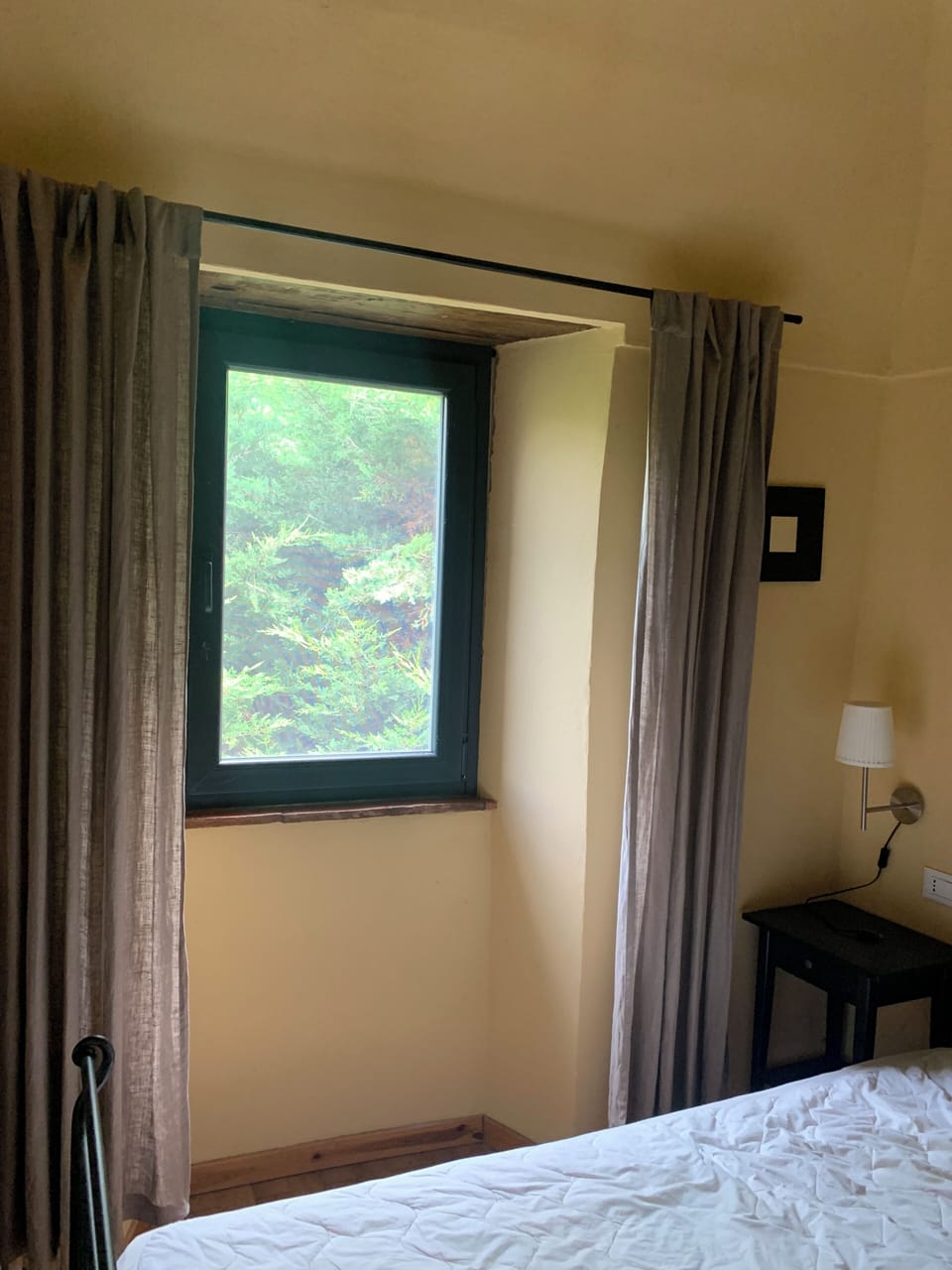 Large bedroom with en-suite shower