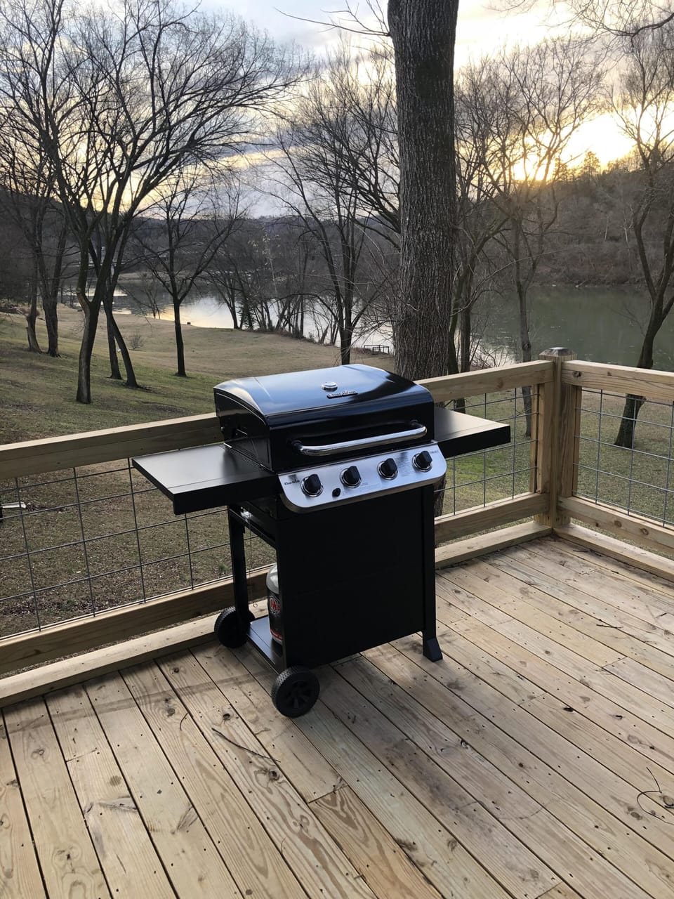 Top deck
Gas grill