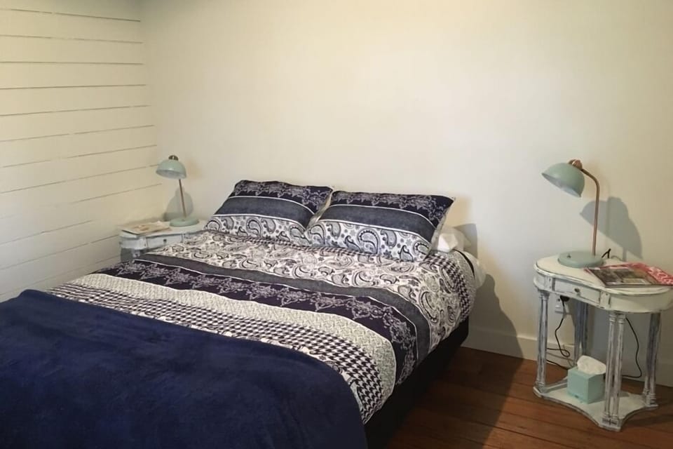 queen bedroom