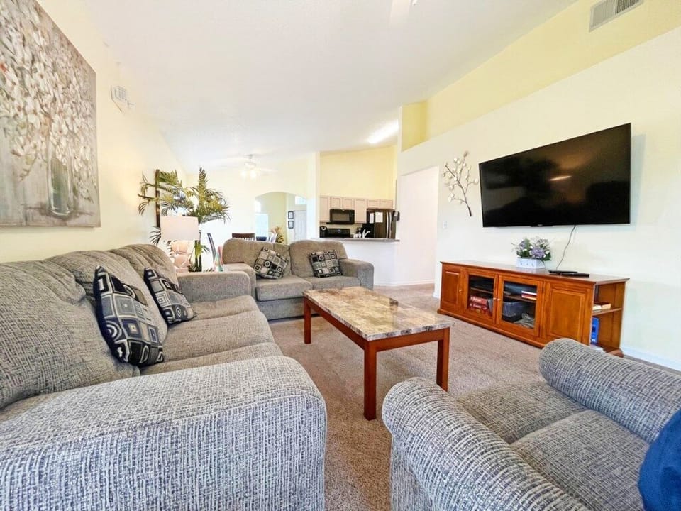 B3-Living Room with cable TV.jpg