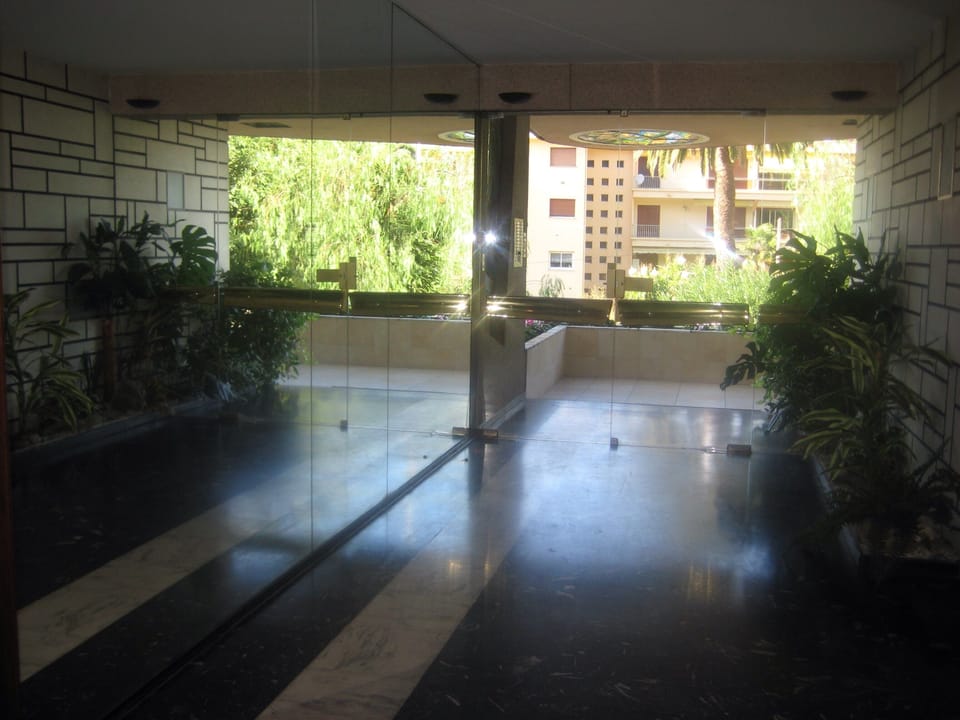Building's entrance, electronic beep, lift