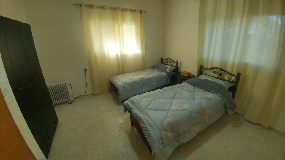 Bedroom，two full size single beds
