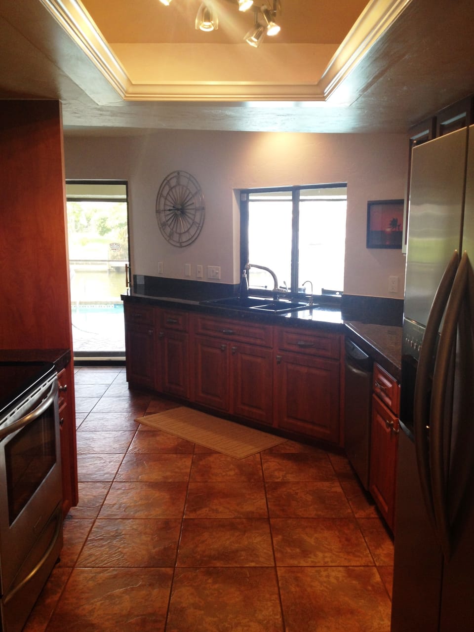  Kitchen - Fully equipped with new appliances and all utensils
