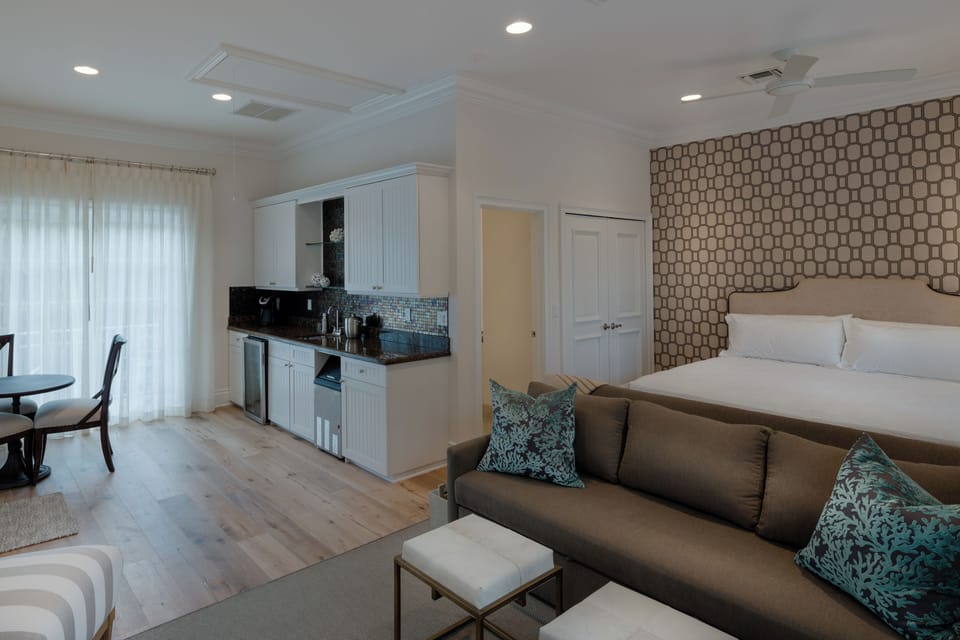 Guest cottage with kitchen and private bath