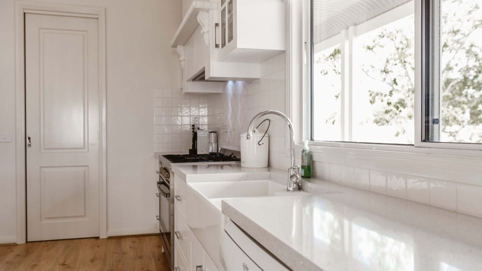 Kitchen / mountain views 