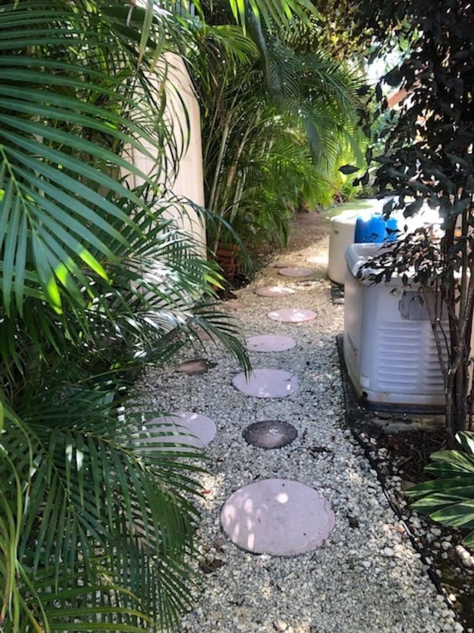 Outdoor Shed w/Beach/umbrellas, Also Generator 