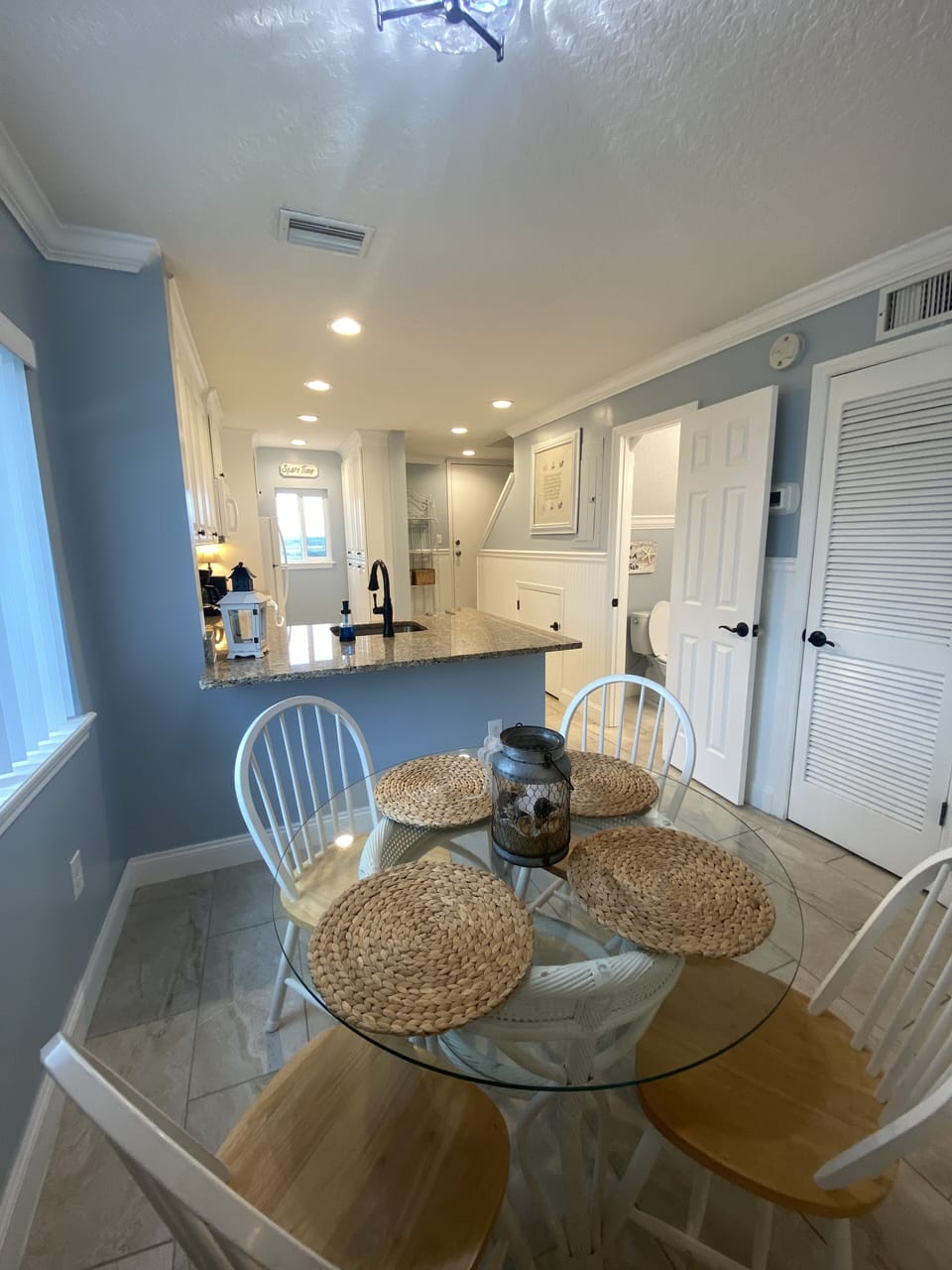 Our dining room🍕🍔🌮🌭🥗❗️