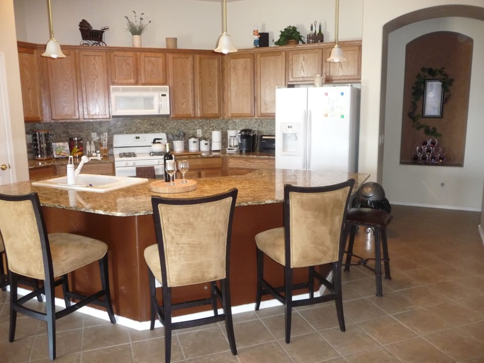 Fully Stocked Kitchen 