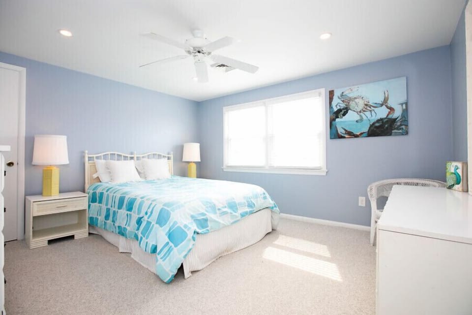 2nd floor queen bedroom 