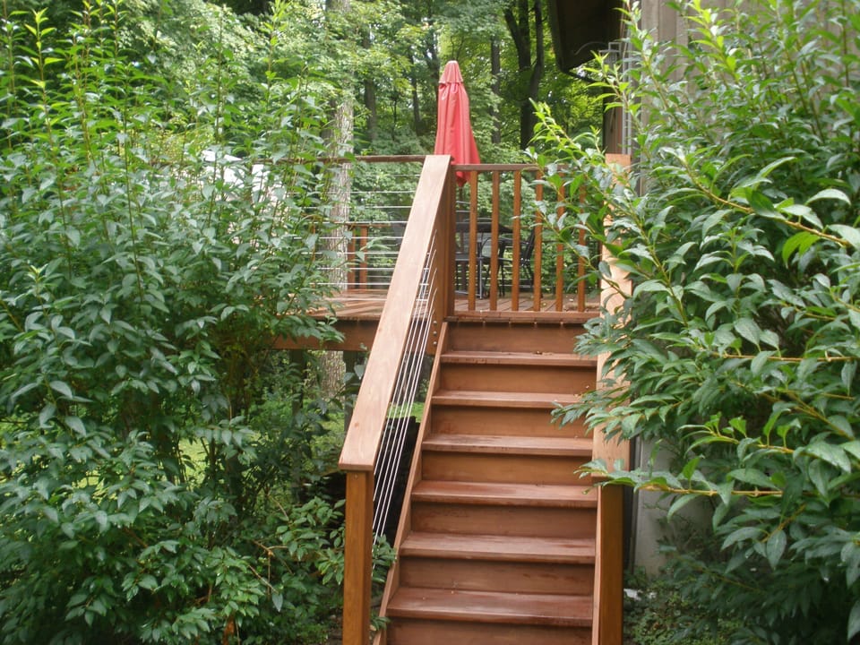 Steps from the deck to the yard