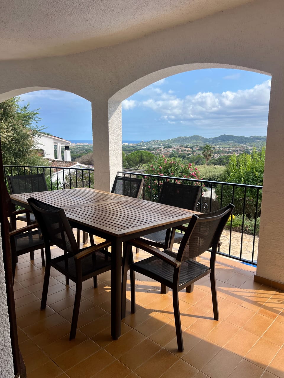 Dining terrace 