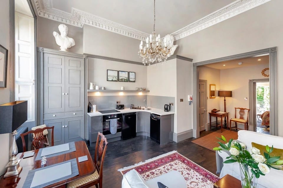 Open plan lounge, dining and kitchen