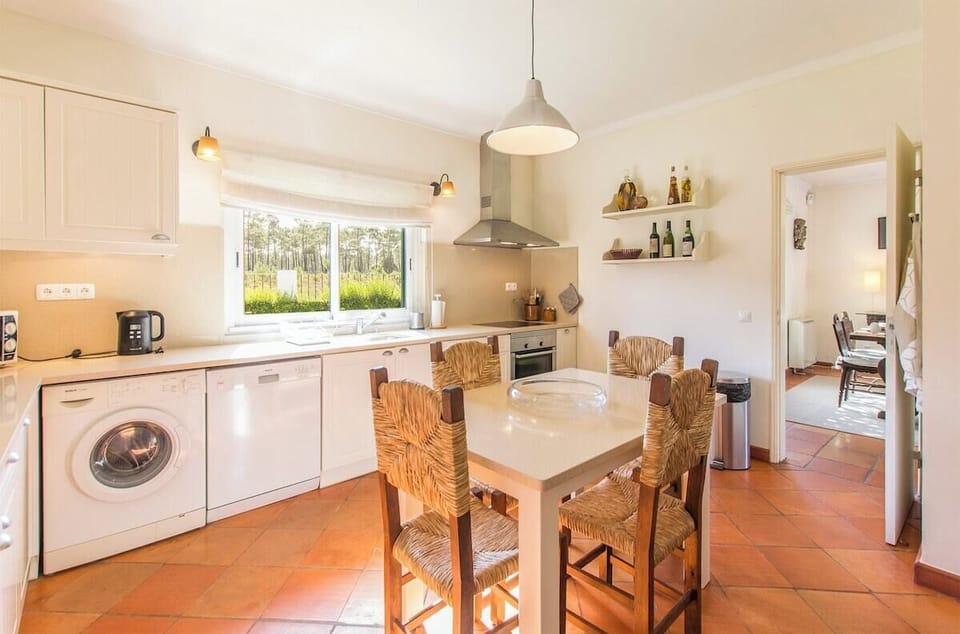 Bright open-plan kitchen and dining area with countryside views — Villa Goreti, holiday villa in Belverde