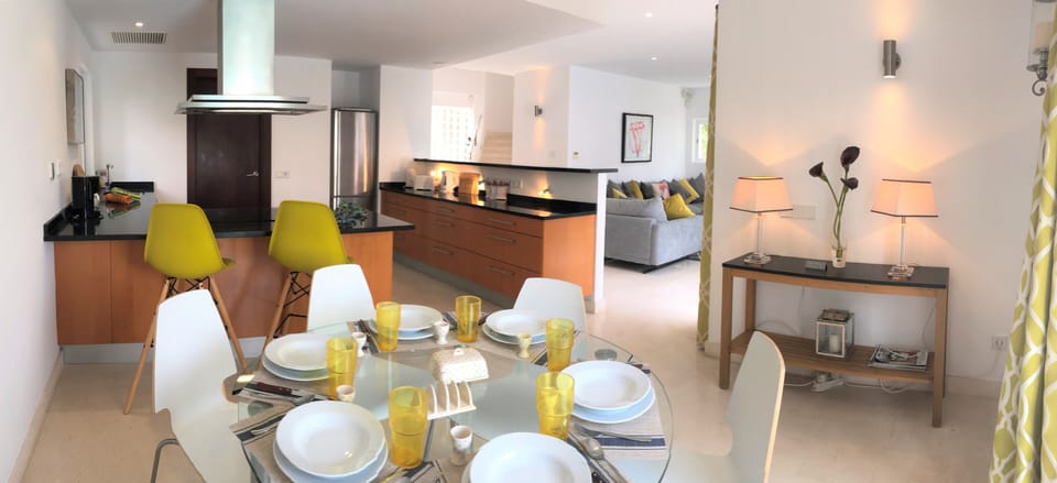 Open Plan modern design Kitchen with dining area and breakfast bar.