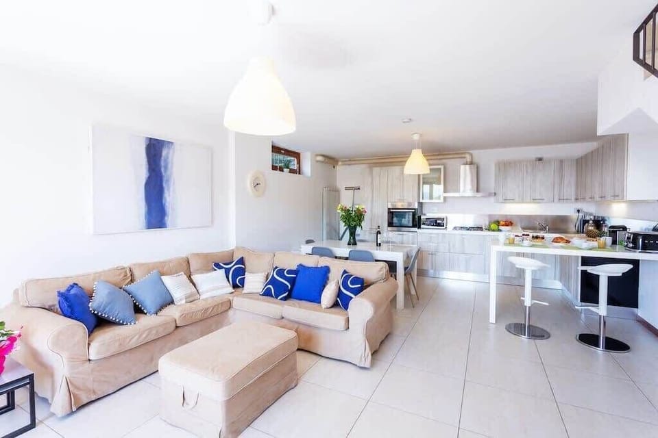 Open plan living, dining and kitchen area
