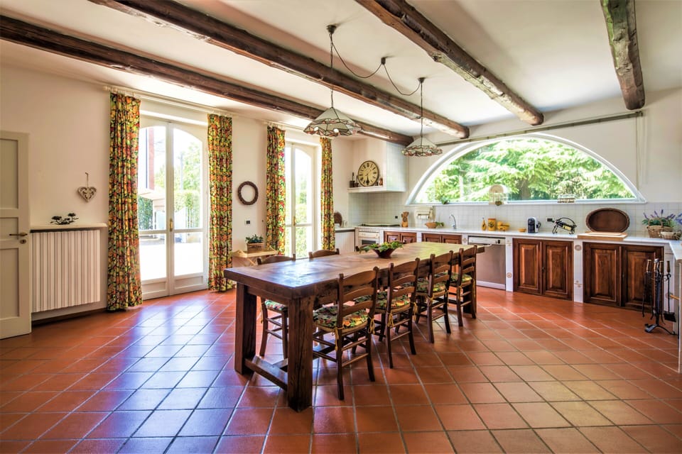 Beautiful Kitchen with halfmoon window, from that window shape-> Villa Mezzaluna
