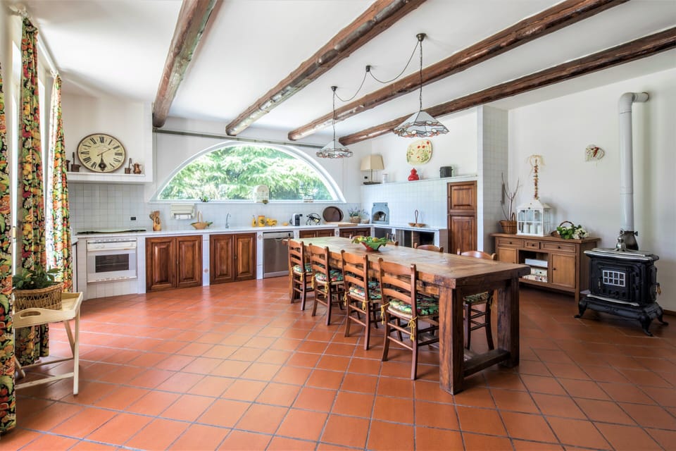 Beautiful Kitchen with halfmoon window, from that window shape-> Villa Mezzaluna