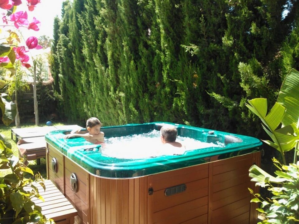 Outdoor spa tub