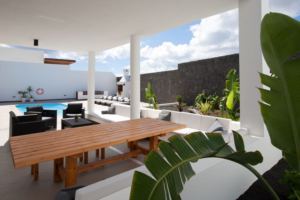 Poolside eating area and lounge